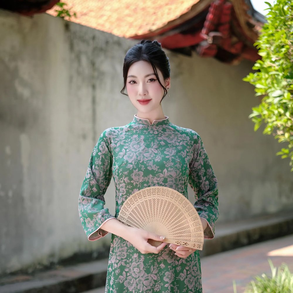 áo dài xanh lụa gấm CayLeo Hoa Hồng, chất liệu cao cấp, họa tiết hoa tinh tế tại Tiệm Nhà Bông.