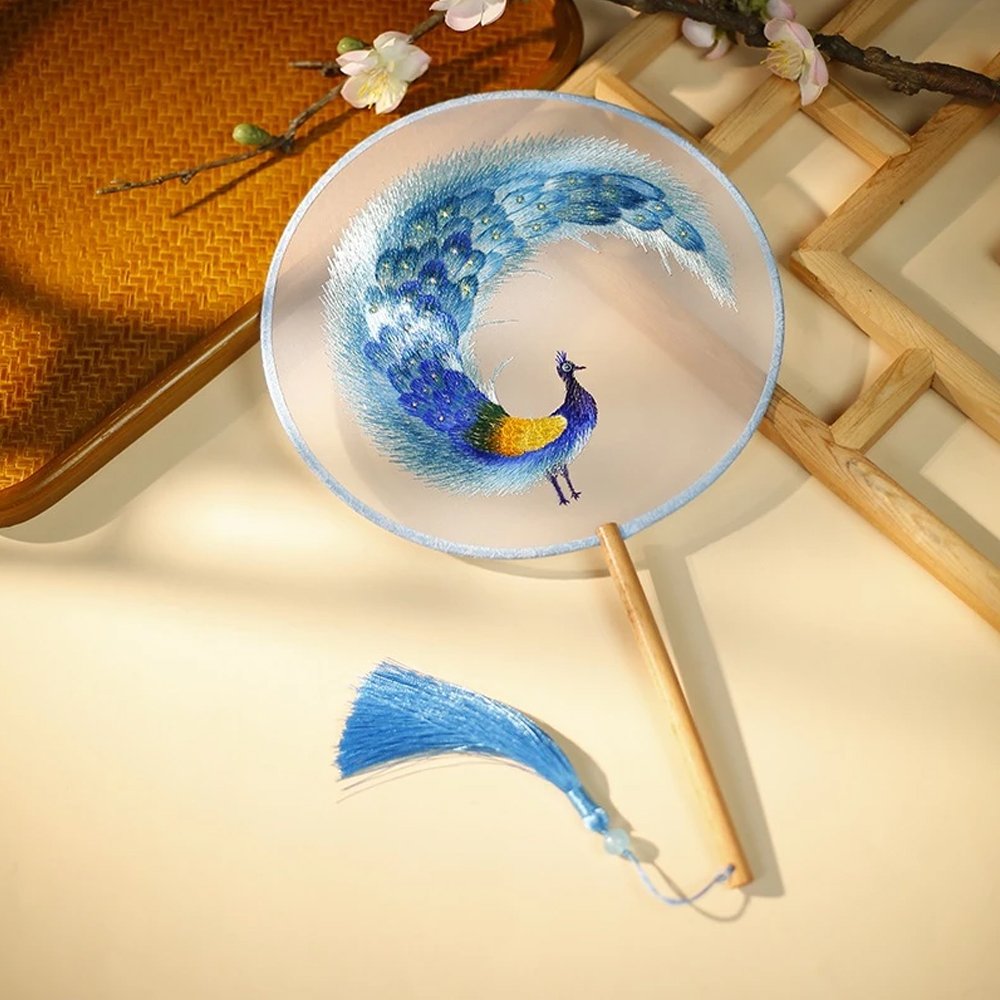 Cho Thuê Quạt Tròn Cổ Trang Xanh Con Công