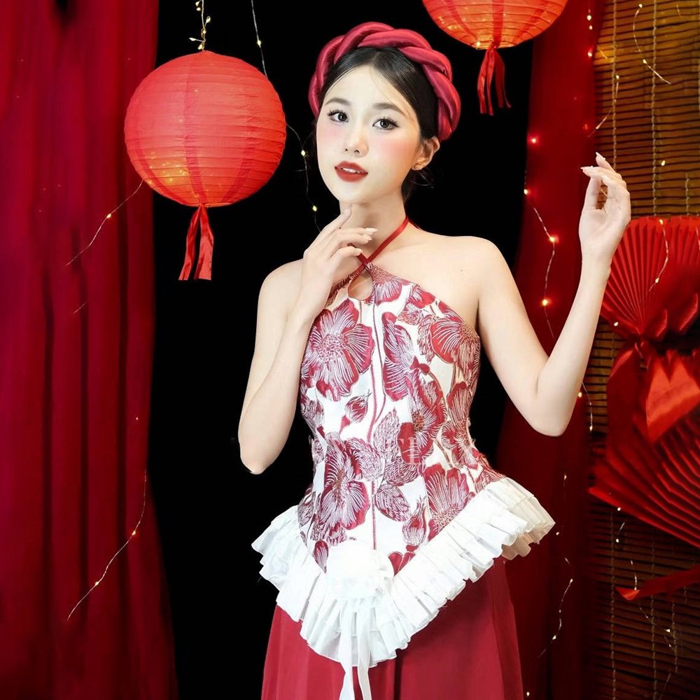 Set Yếm Đỏ Gấm Hoa Tua Uyển Châu FLEXY – Trang phục sang trọng tại Tiệm Nhà Bông.