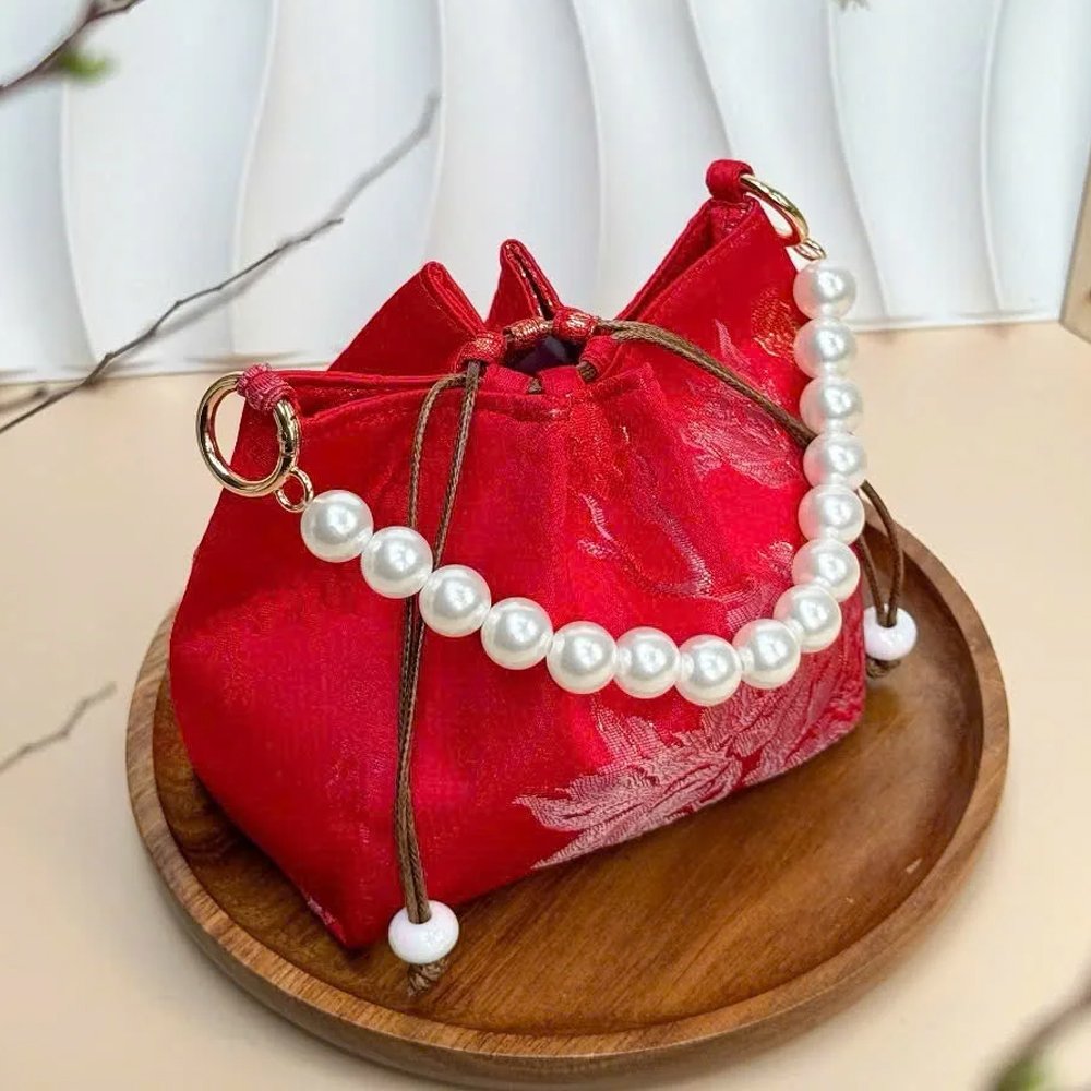 Cho Thuê Túi Gấm Đỏ Hoa Ngọc Trai BLANCO