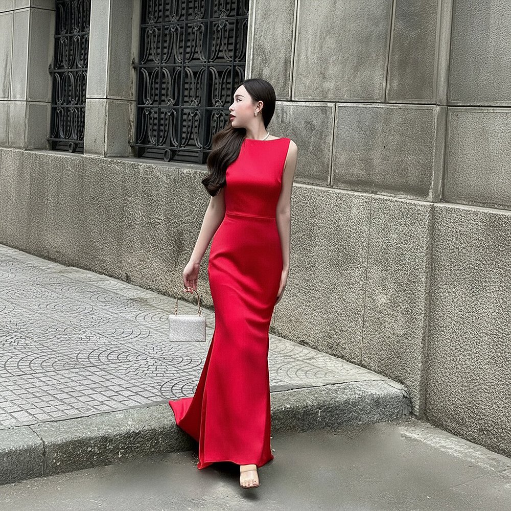 Váy Dài Tay Cụt Basic THE NELLA Đỏ là lựa chọn hoàn hảo dành cho những ai yêu thích phong cách tối giản nhưng tinh tế. Thiết kế tay cụt hiện đại kết hợp với dáng váy dài nữ tính mang lại sự thanh lịch và tự tin cho người mặc.