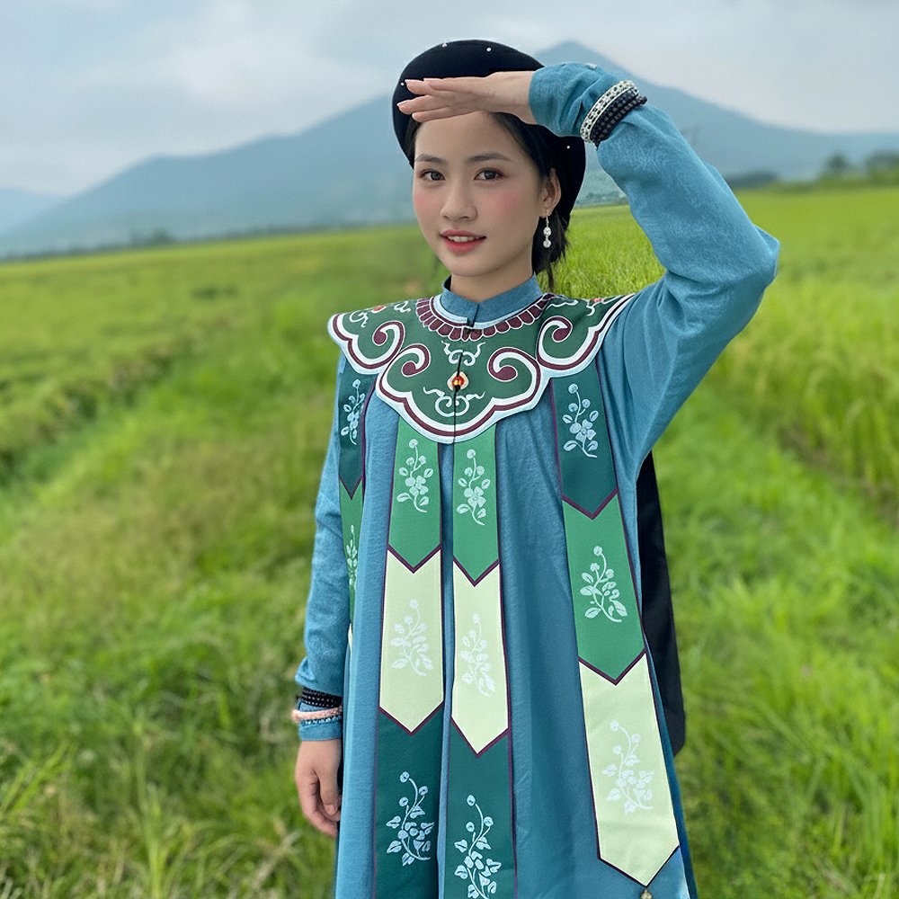 Ngày nay, Vân Kiên trở thành phụ kiện Việt phục cao cấp, thường được kết hợp cùng áo Tấc, áo Giao lĩnh/Viên lĩnh hoặc áo Ngũ Thân Tay Chẽn, góp phần hoàn thiện phong cách và tôn lên thần thái cổ điển, quý phái.