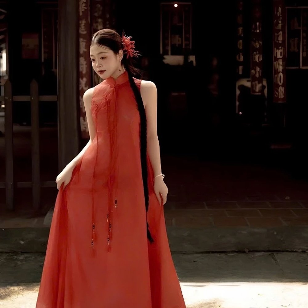 Yếm đỏ Định Công – trang phục truyền thống Hà Nội mang ý nghĩa may mắn, hạnh phúc, thuê tại Tiệm Nhà Bông