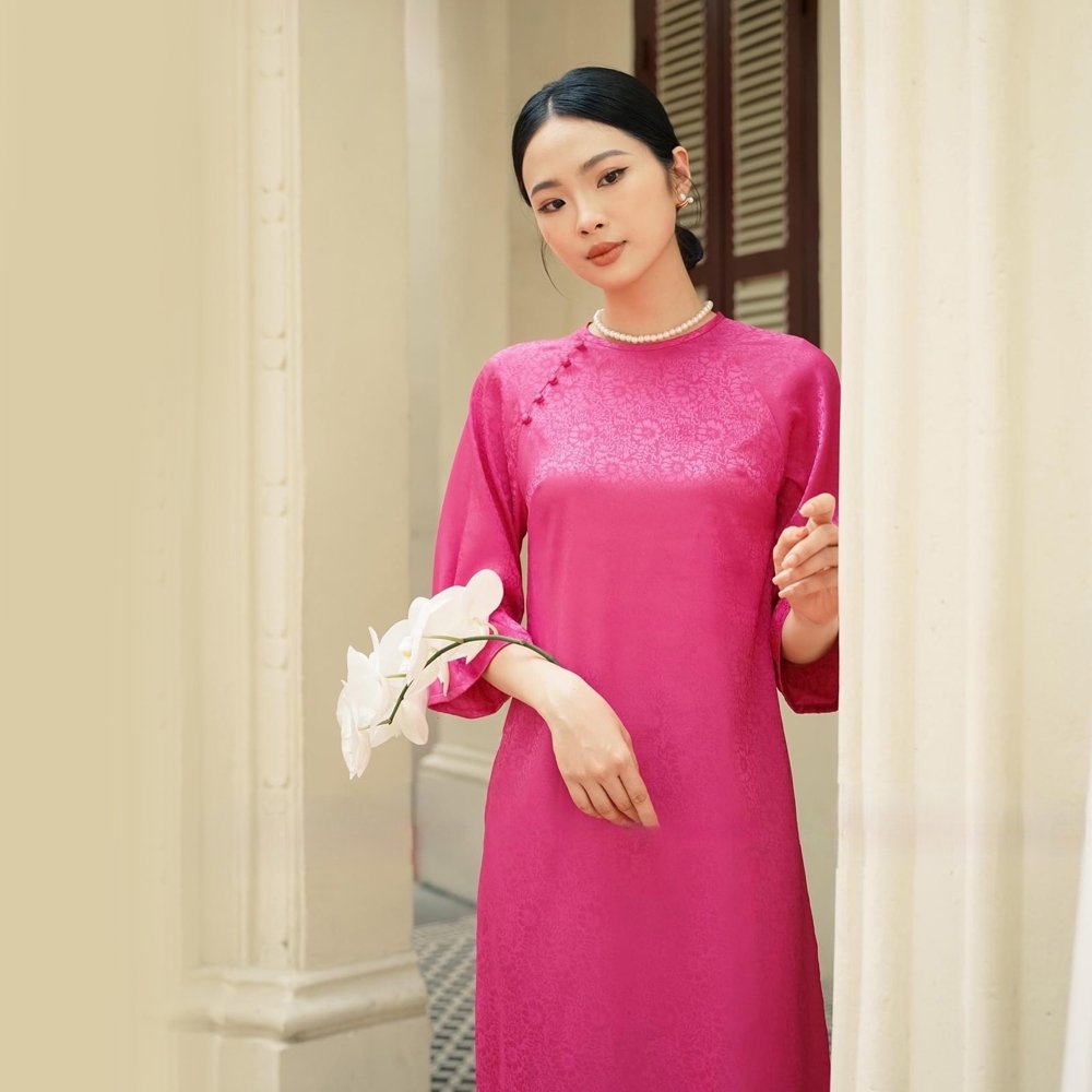 Thuê áo dài nữ hồng vải gấm cổ tròn hoa chìm nhiều size