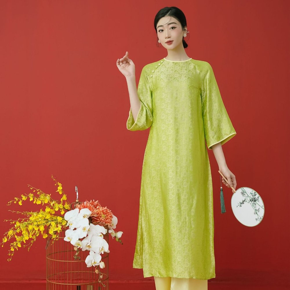 Trang phục áo dài gấm xanh lá tươi hoa chìm cho thuê