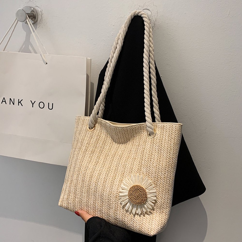 Bạn đã sẵn sàng để đón nắng hè với phong cách rạng rỡ nhất chưa? Chiếc túi cói Tote Hoa Hướng Dương đang chờ bạn tạo nên những kỷ niệm tuyệt vời.