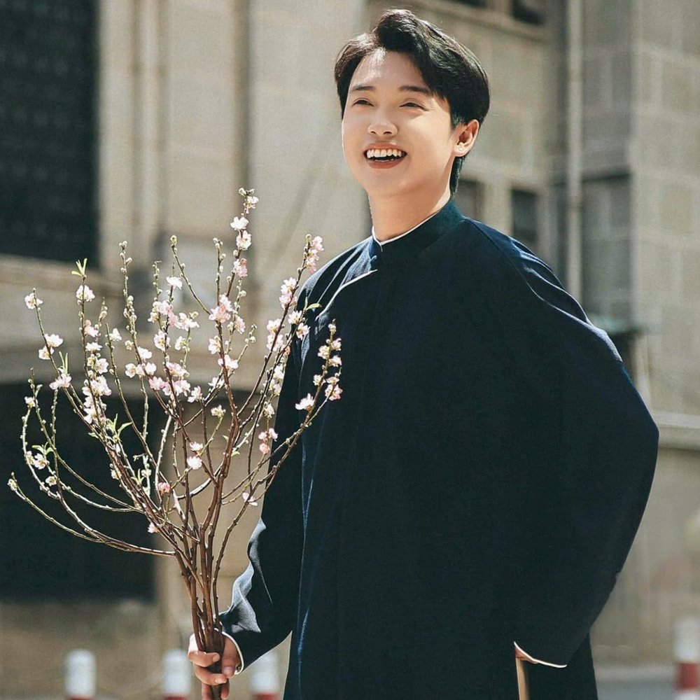 Thuê Áo Dài Ngũ Thân Nam Xanh Đen Viền Trắng OAO | Form Cách Tân, Gấm Mềm Cao Cấp – Tiệm Nhà Bông