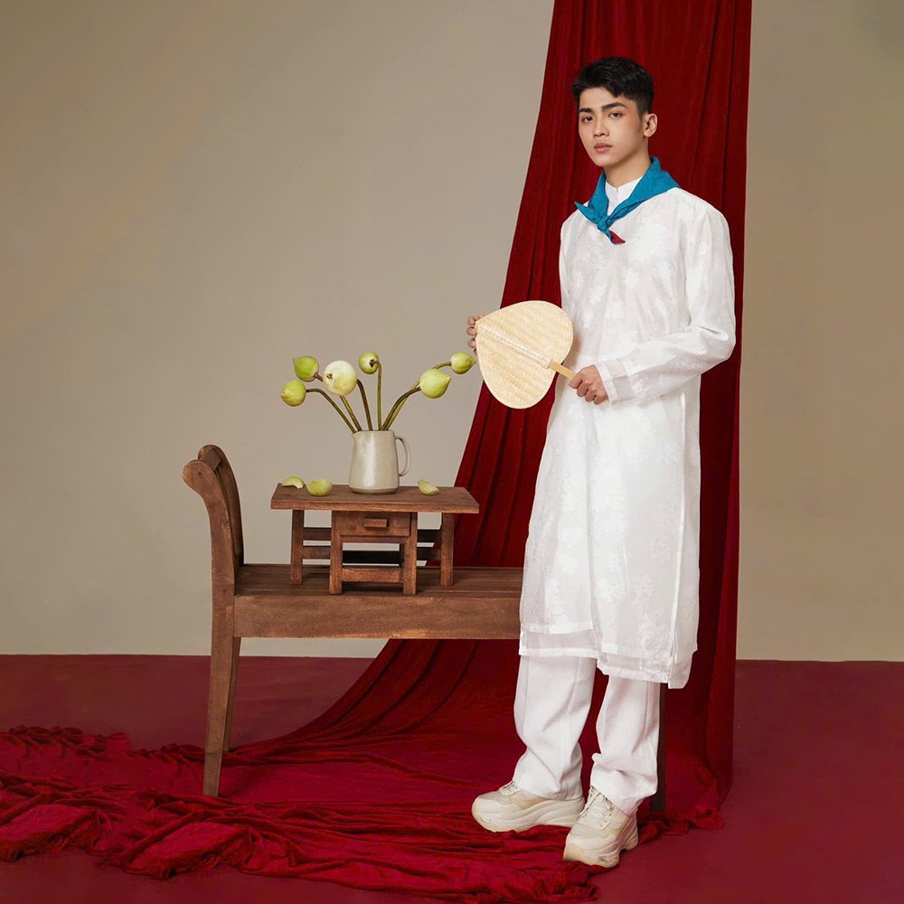 Thuê Áo Dài Nam Trắng Hoa Nổi Voan Kính