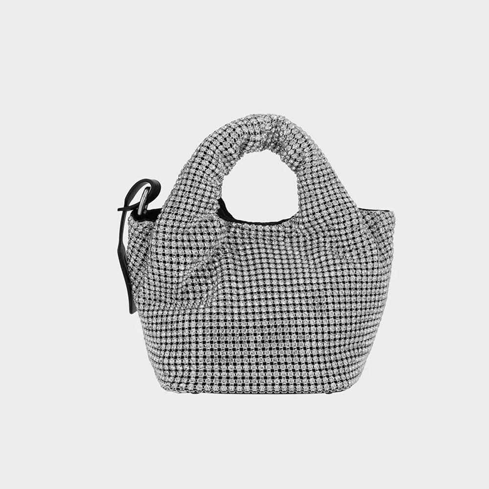 Cần cho thuê túi Wang Đá lấp lánh đi tiệc VIP, tiệc cưới, hoặc sinh nhật? Tiệm Nhà Bông cam kết túi chất lượng A+, đá sáng bóng. Giá thuê siêu hời, Đặt thuê ngay để chốt lịch!