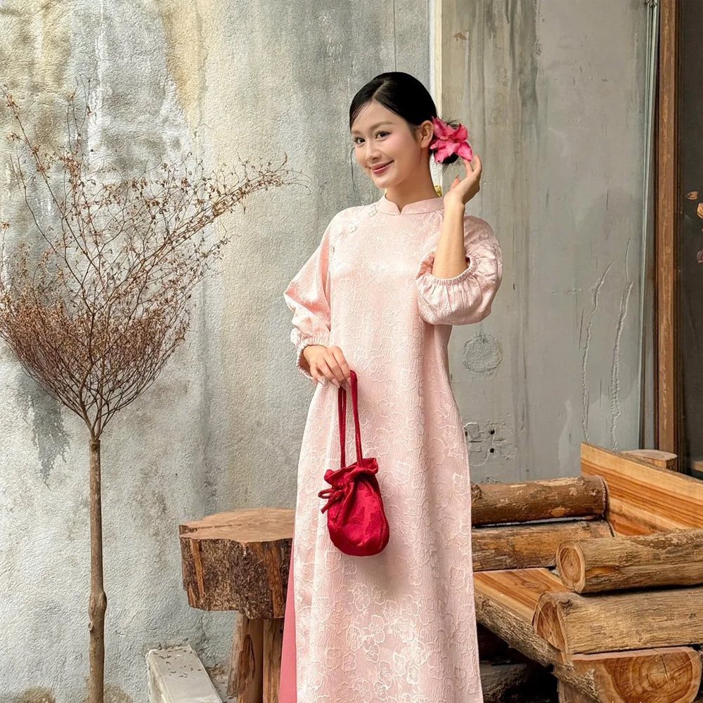 o dài Hồng Liêu Hạ Hoa Cúc có size lớn, form tôn dáng