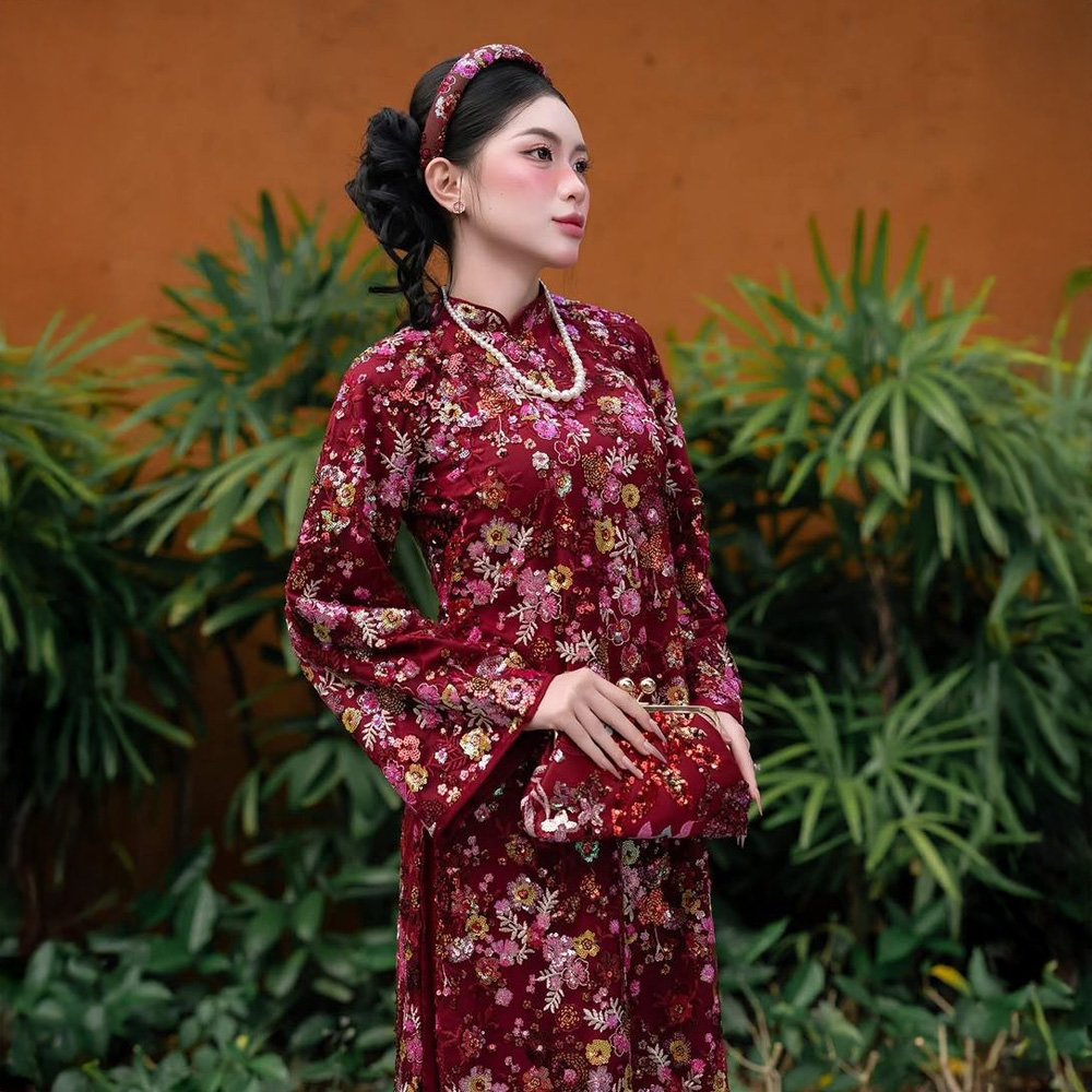 Cho Thuê Áo Dài Đỏ Kim Sa Đính Hoa 2026 Cao Cấp | Tiệm Nhà Bông