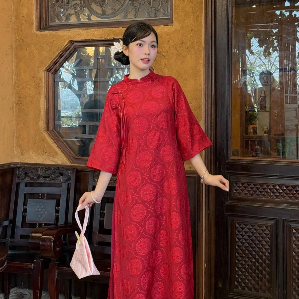 ao-dai-do-tue-dinh-2-nut-tua-rua-tiem-nha-bong