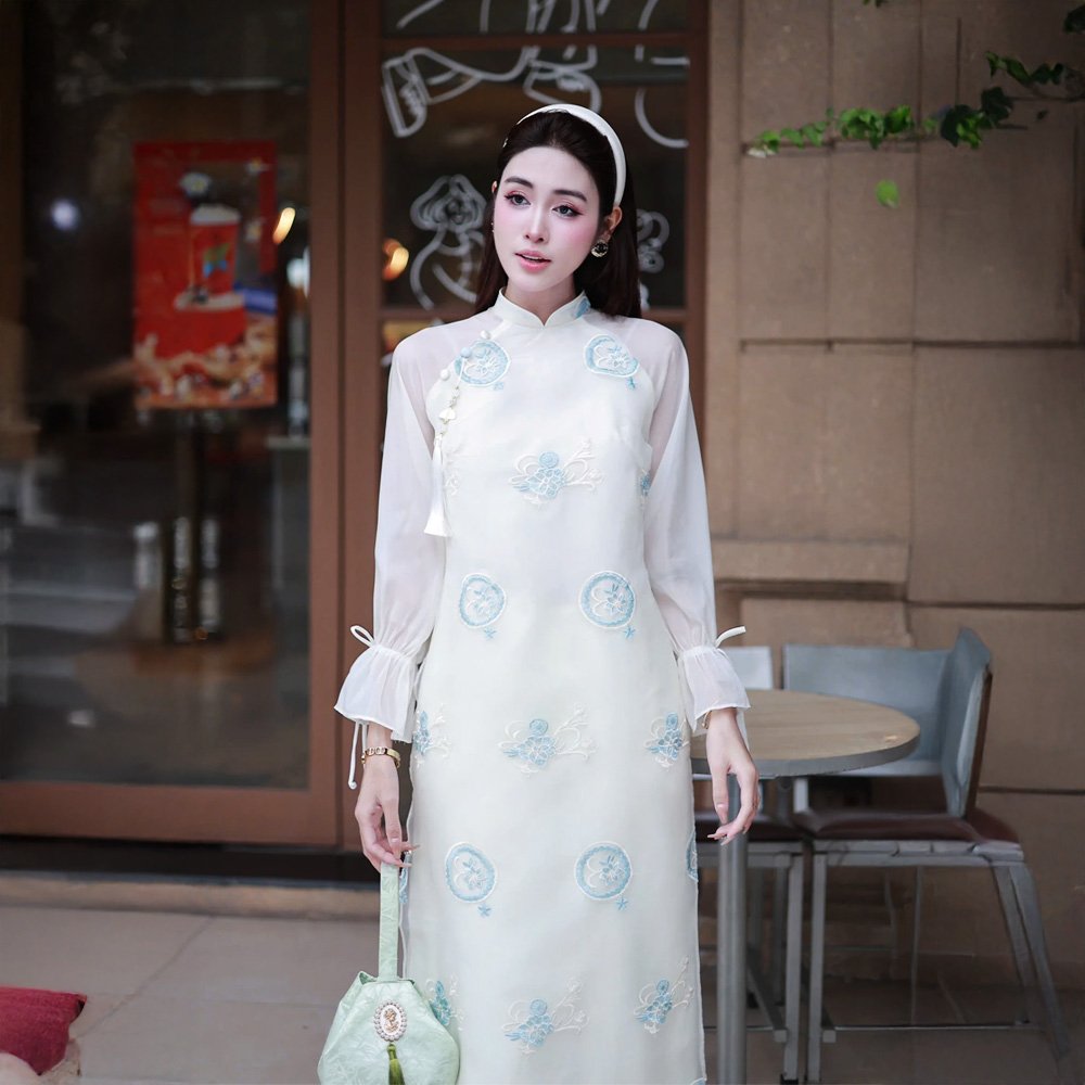 Cho thuê Áo Dài Nữ Trắng Thêu Hoa Xanh Tay Bồng