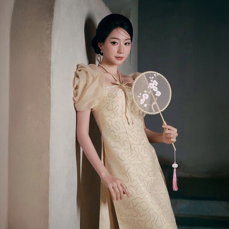 Thuê áo dài kim sa đính hoa hồng dự tiệc